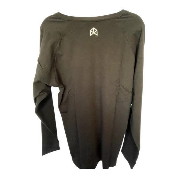 Black Long Sleeve Tee - Picture 2 of 4